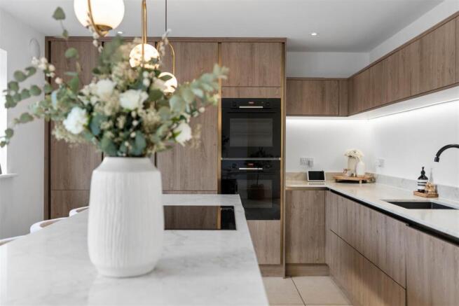 5 bed Detached for sale Image 6