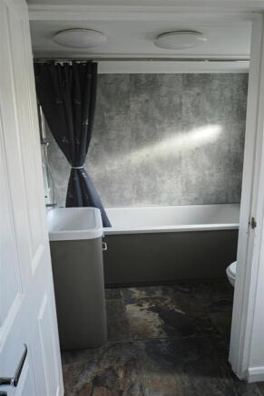 bathroom 2.jpg