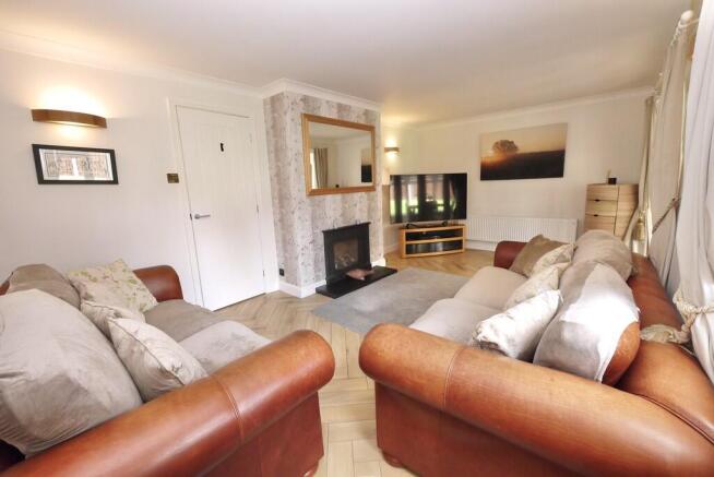 4 bed Detached for sale Image 8