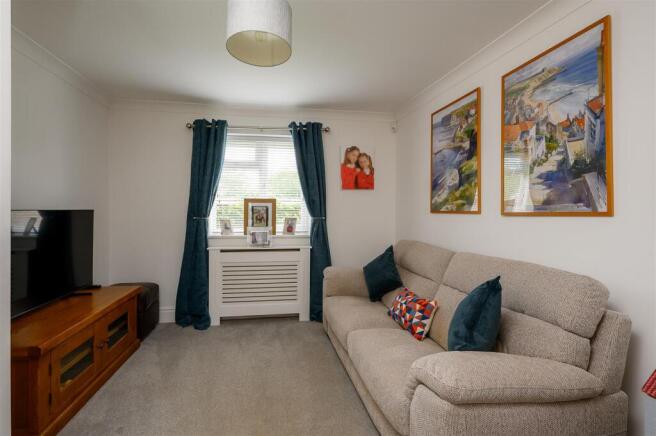 6 bed Detached for sale Image 10