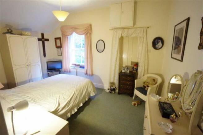 BEDROOM 4