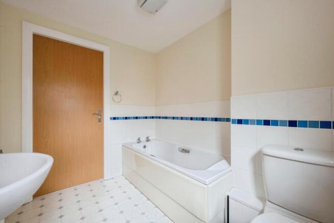 2 bed Flat for sale Image 12