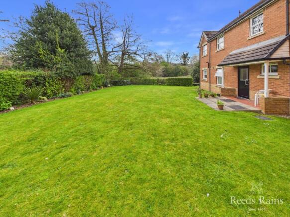 2 bed Apartment for sale Image 9