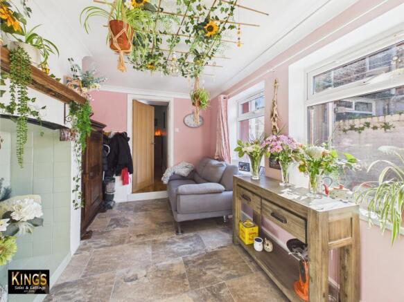 3 bed Town House for sale Image 4