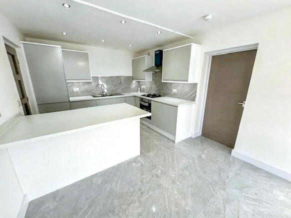 2 bed Apartment for sale Image 4