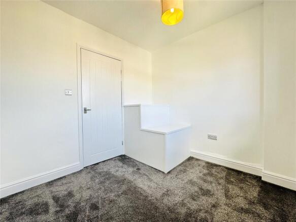 3 bed Terraced to rent Image 8