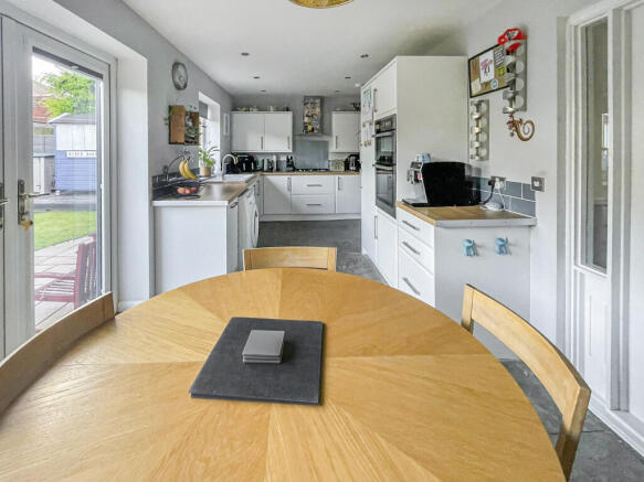 4 bed Detached for sale Image 4