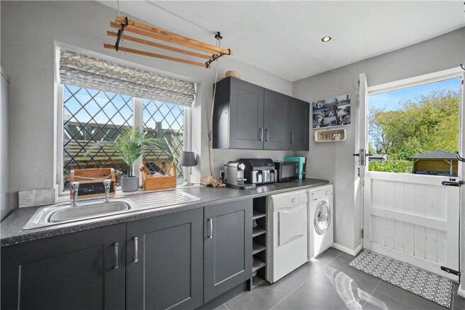 5 bed Detached for sale Image 11