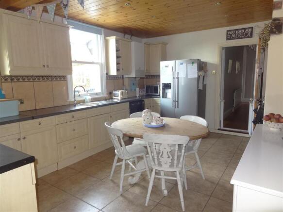 BREAKFAST KITCHEN