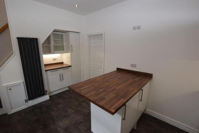 2 bed Terraced to rent Image 4