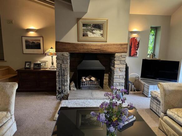 5 bed Detached for sale Image 11