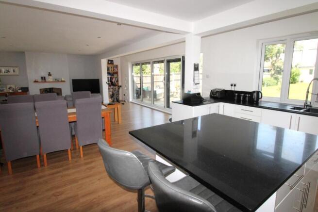 Tawny Avenue, Upminster, Essex photo 4