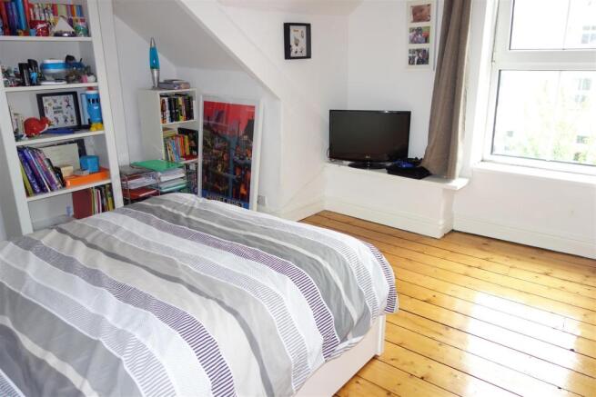 bedroom top1.JPG