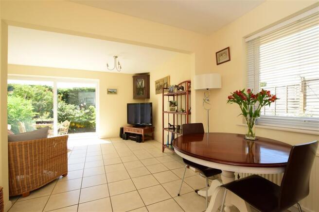 Lounge / Dining Area