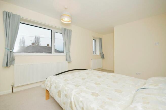 BEDROOM 1 02.jpg