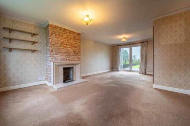 SITTING/DINING ROOM