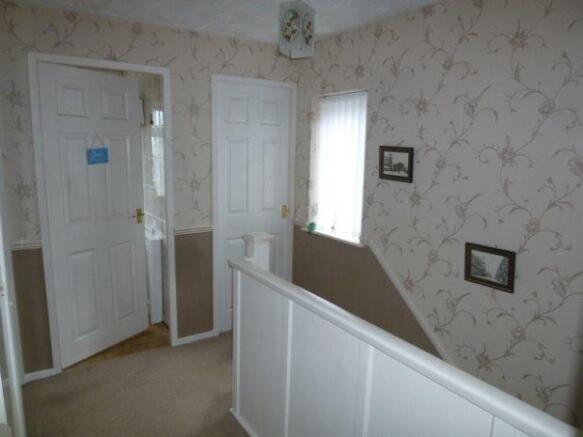 FIRST FLOOR LANDING