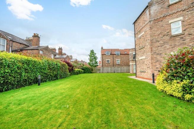 2 bed Apartment for sale Image 4
