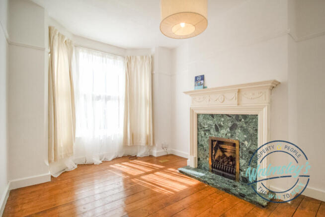 Front sitting room with bay