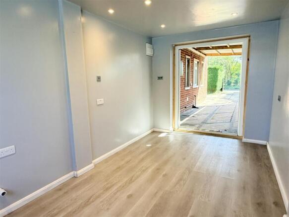 3 bed Semi-Detached for sale Image 10