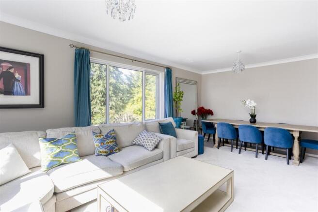 5 bed Detached for sale Image 6