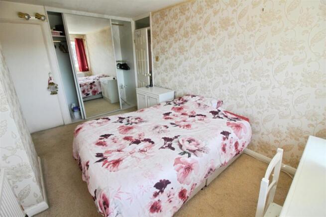 4 bed Semi-Detached for sale Image 12