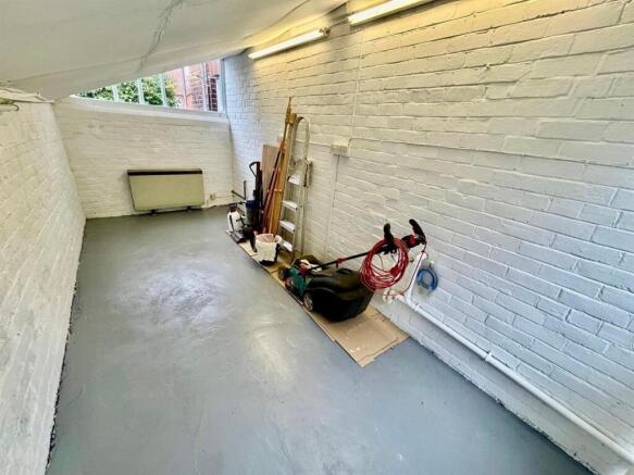 3 bed Terraced for sale Image 12