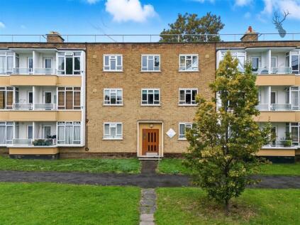 St. James's Close, London, SW17
