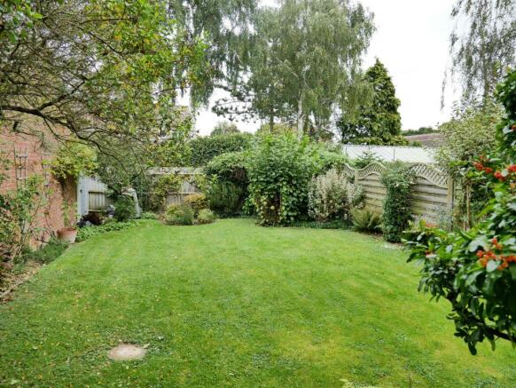 REAR LANDSCAPED GARDEN