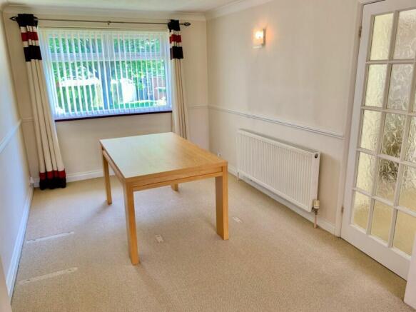 LOUNGE/DINING ROOM