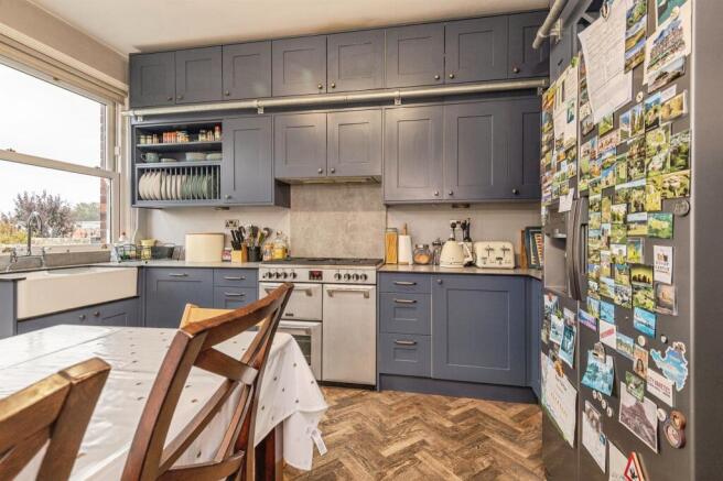 3 bed Semi-Detached for sale Image 6