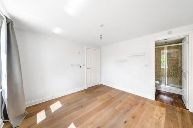 4 bed Semi-Detached for sale Image 9