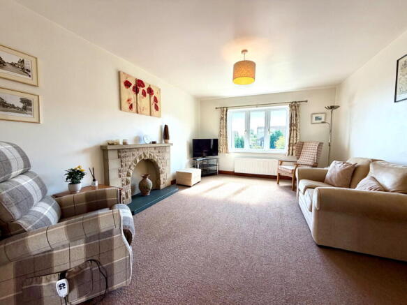 Hillside Close, Hoylandswaine, Sheffield, S36 7LH photo 4