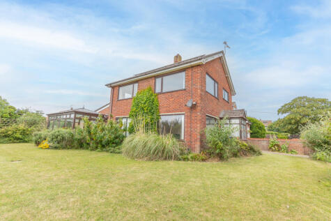 50 Grand Avenue, Pakefield, Lowestoft, Suffolk NR33 7AS