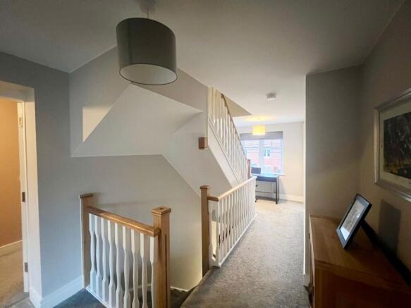 5 bed Detached for sale Image 10