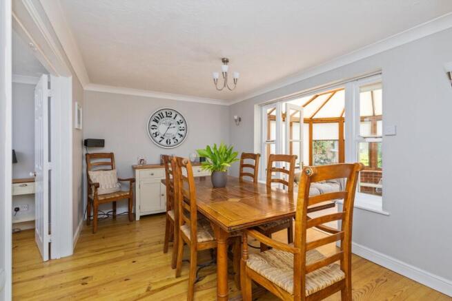 Pondtail Drive, Horsham, RH12 photo 4