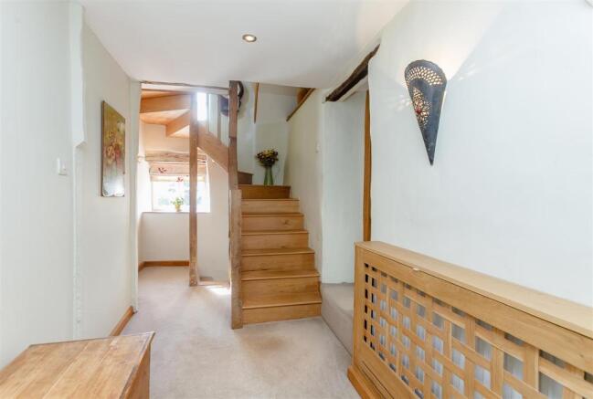8362256-interior03.jpg