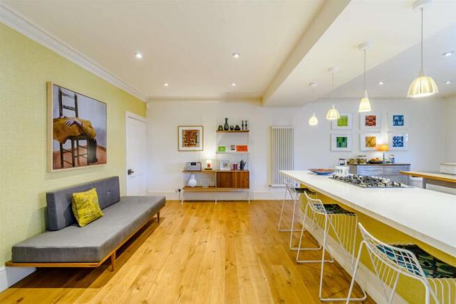 8443272-interior32-800.jpg