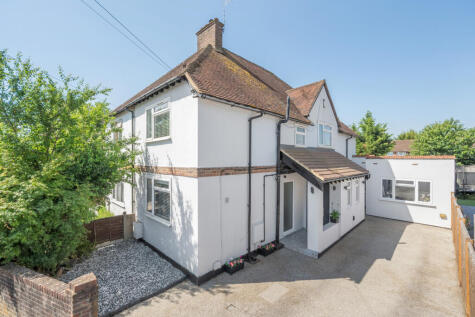 Petersham Avenue, Byfleet, KT14