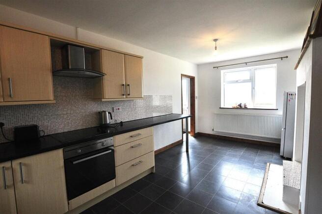 Kitchen 2.JPG