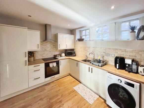 2 bed Apartment for sale Image 5