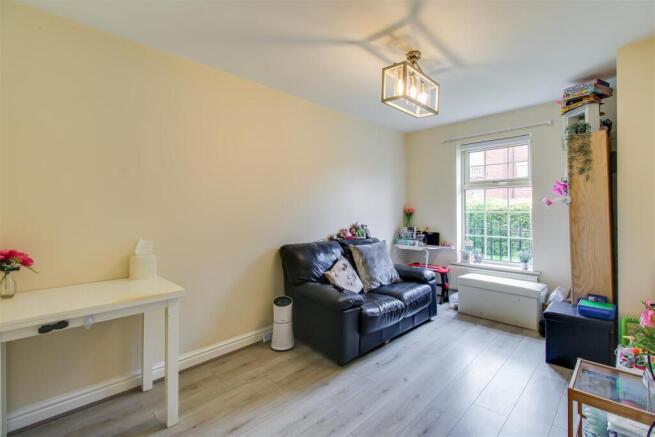 4 bed Semi-Detached for sale Image 6