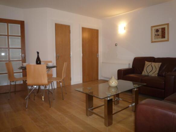 645 Great Northern Road, Flat 4 - Lounge