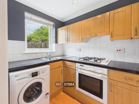 2 bed Terraced to rent Image 7