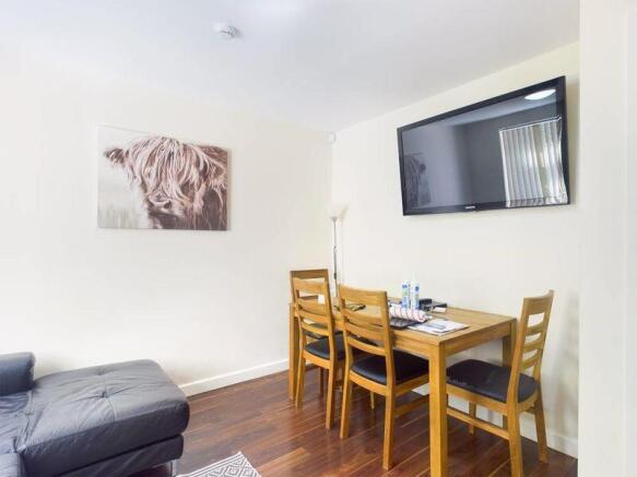 1 bed Town House to rent Image 10