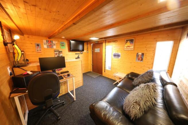 Summerhouse/bar
