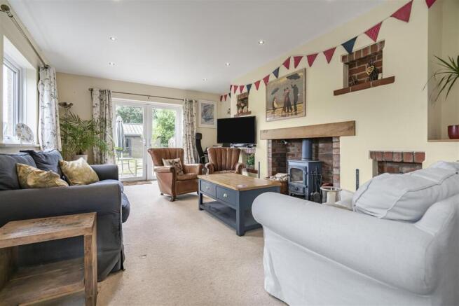 4 bed Detached for sale Image 8