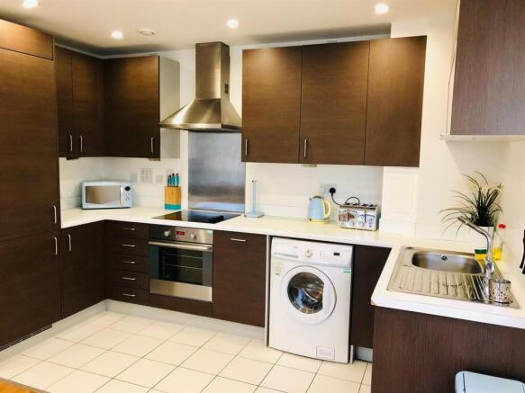 One bedroom for rent, let in Aldgate, E1