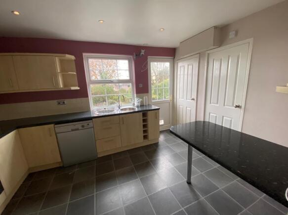 KITCHEN/BREAKFAST ROOM