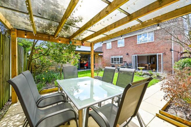 Pergola/Rear